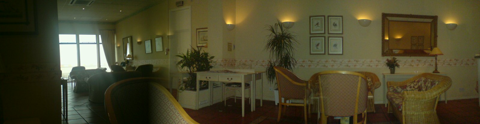 Peninsula lounge panorama